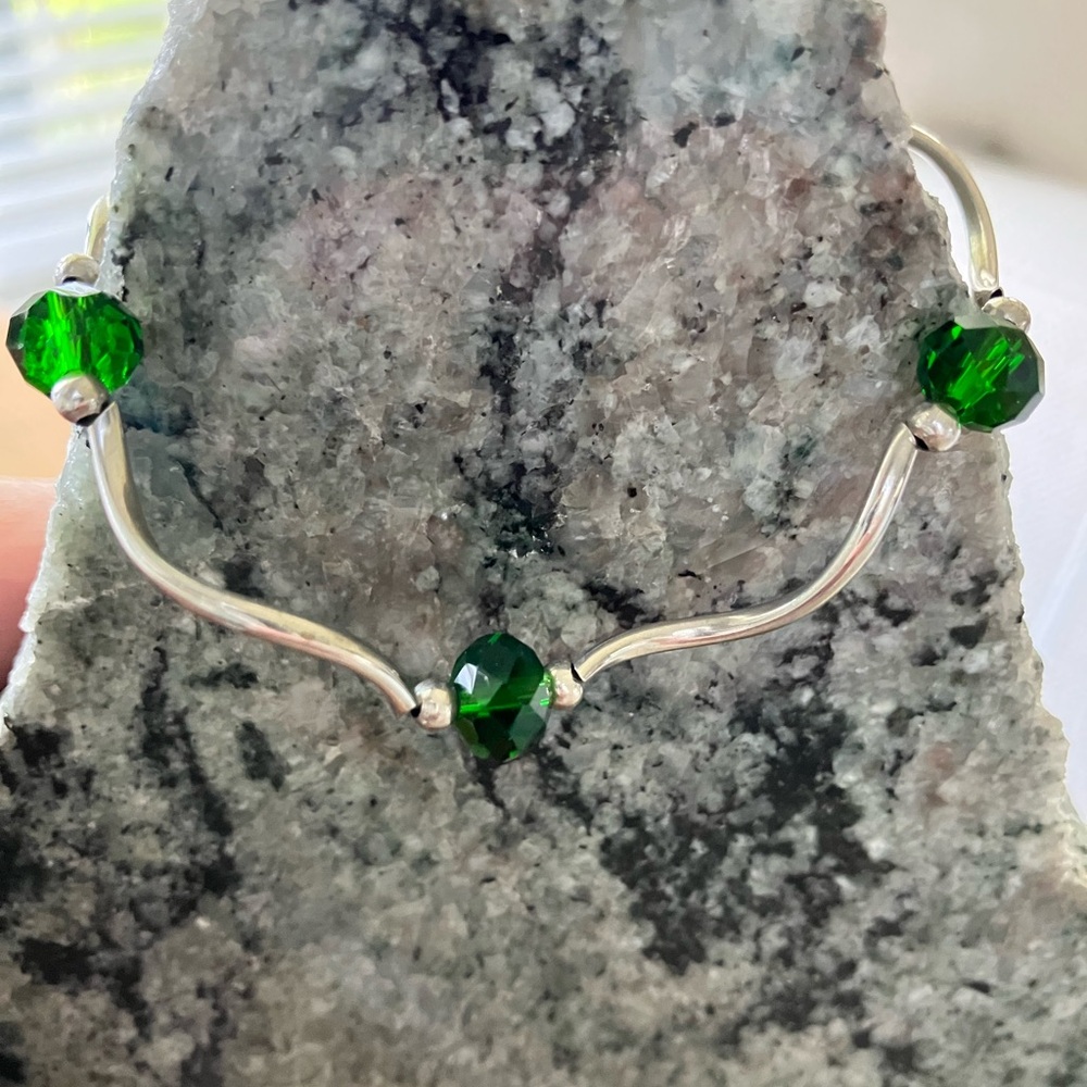 Vintage Emerald Green Crystal Curve Stretch Silver Bracelet